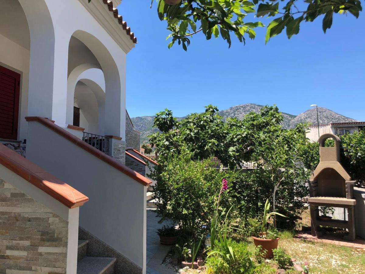 Appartamento In Villa Andreina Орозеи Екстериор снимка