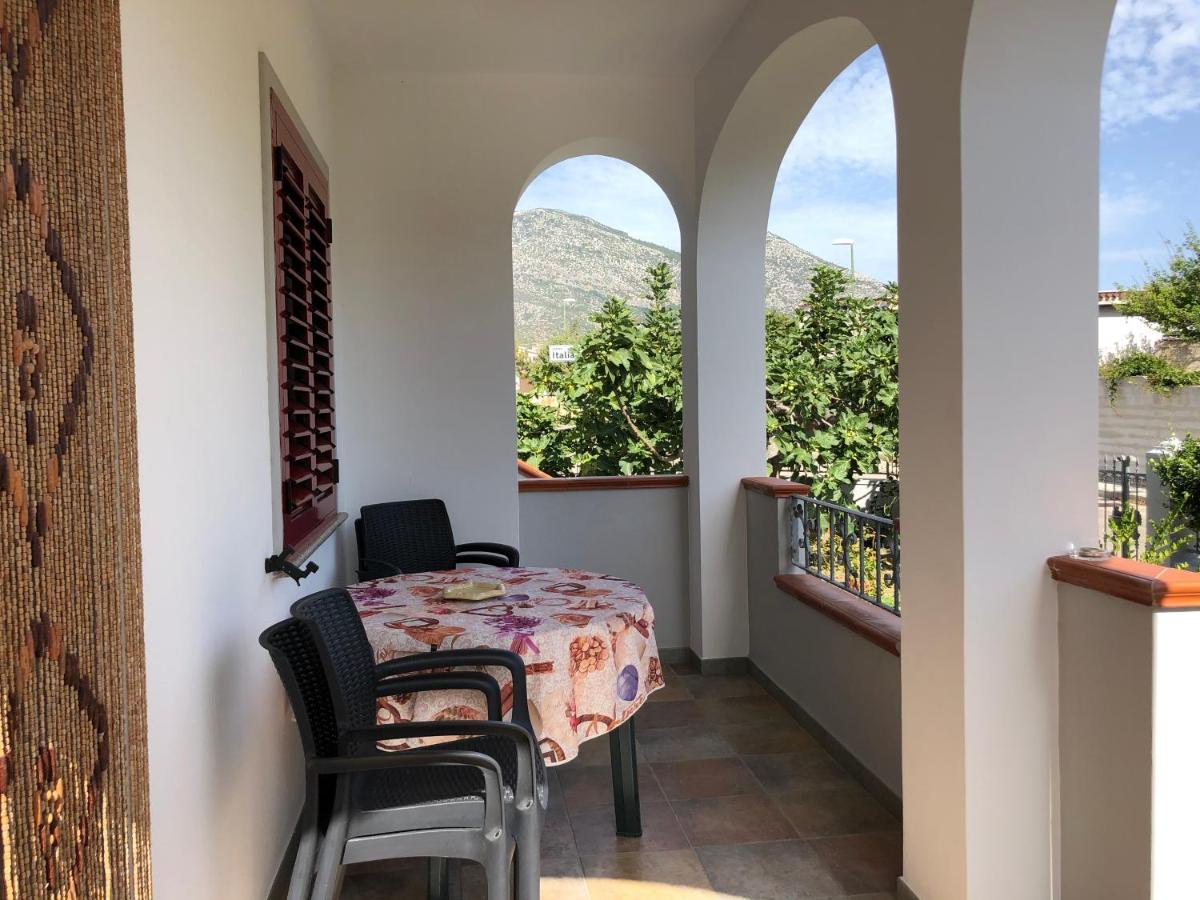 Appartamento In Villa Andreina Орозеи Екстериор снимка