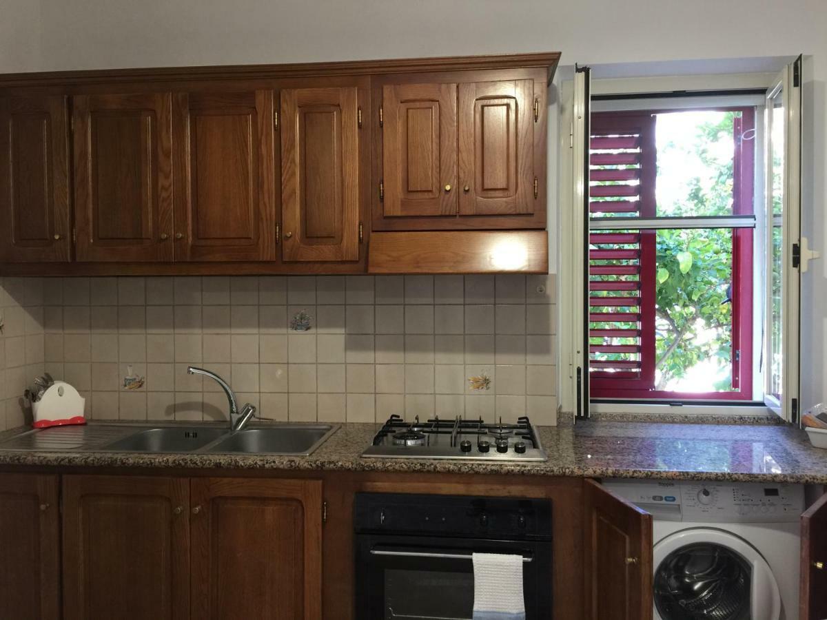 Appartamento In Villa Andreina Орозеи Екстериор снимка