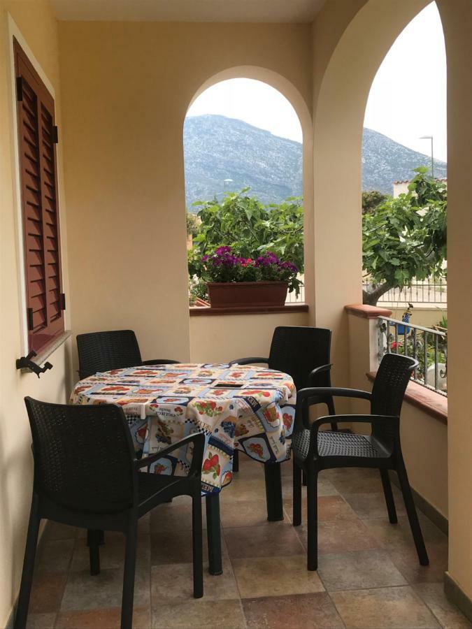 Appartamento In Villa Andreina Орозеи Екстериор снимка