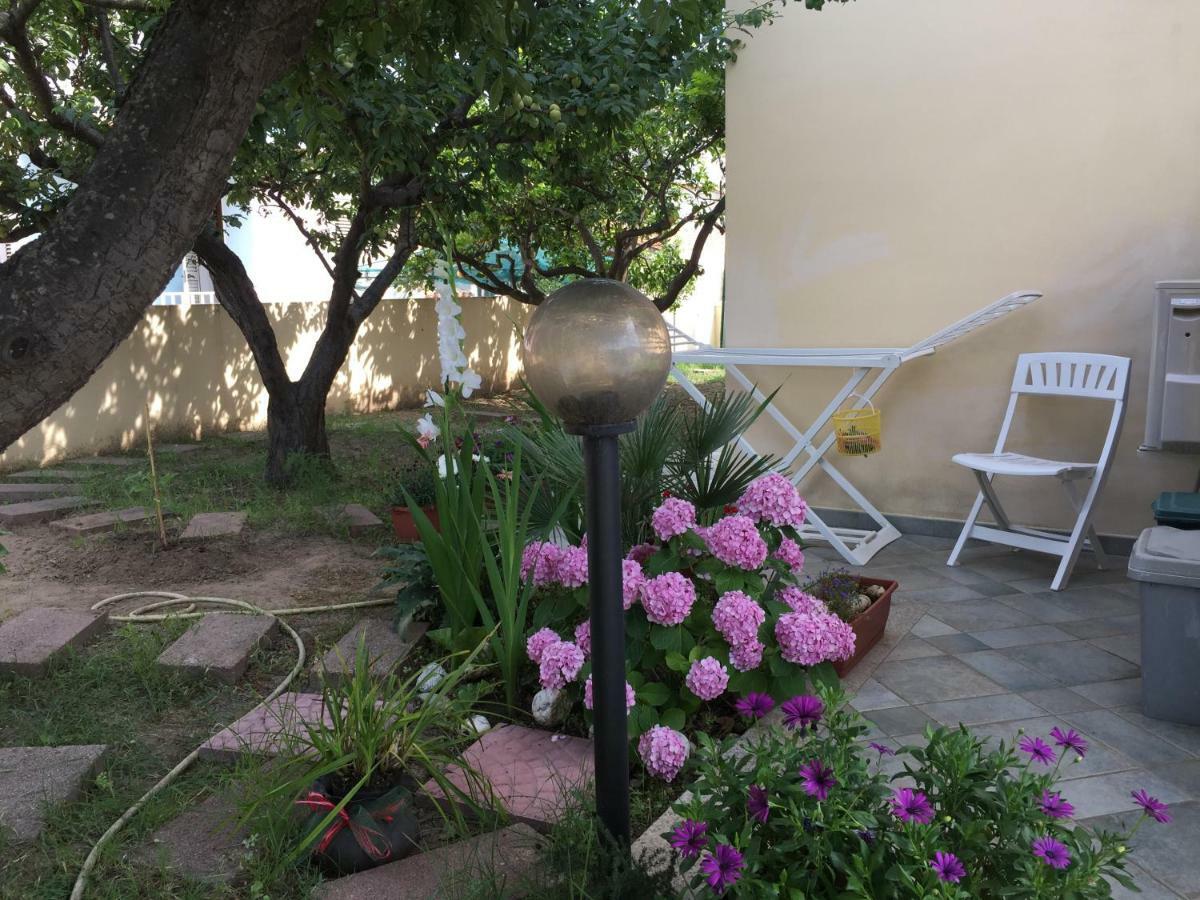 Appartamento In Villa Andreina Орозеи Екстериор снимка