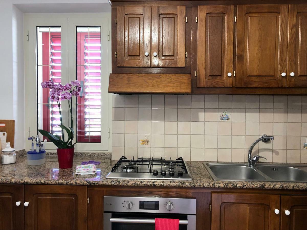 Appartamento In Villa Andreina Орозеи Екстериор снимка