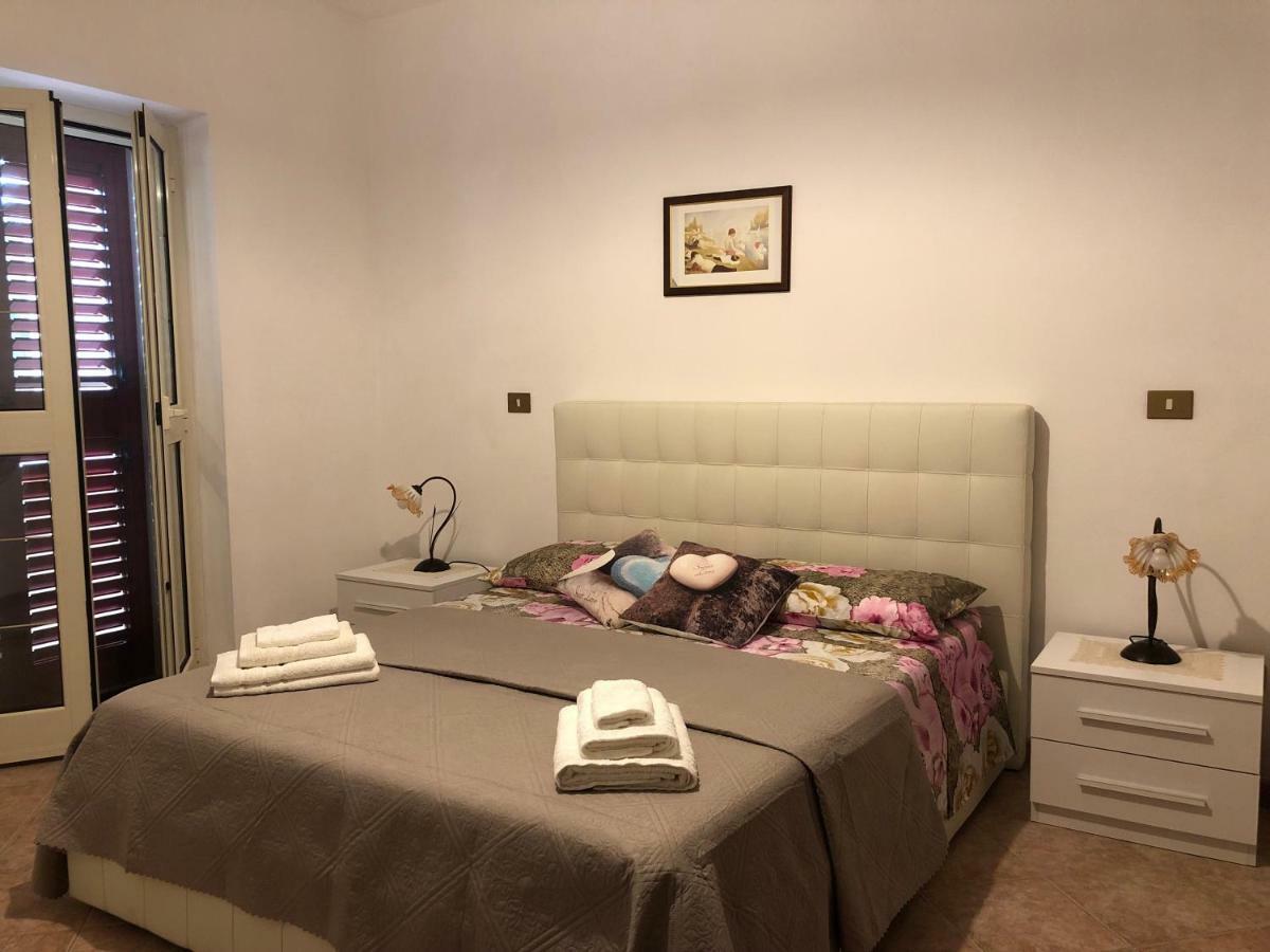 Appartamento In Villa Andreina Орозеи Екстериор снимка